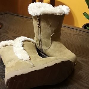 Faux fur lined winter boots